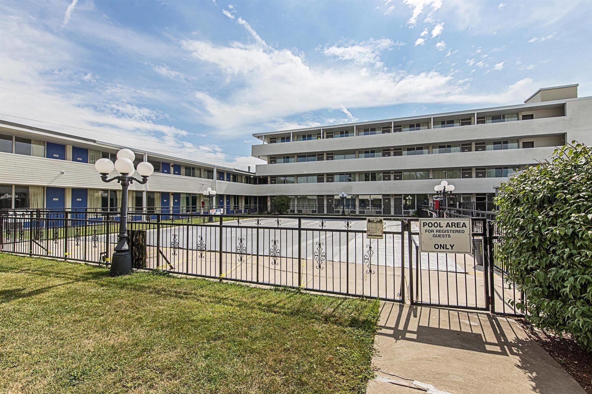 6-pekin, Il Hotel